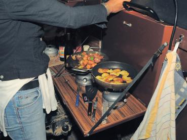 Hecktür-Küchenboard, Pulverbeschichtet, ohne/mit Zebrano-Holzplatte