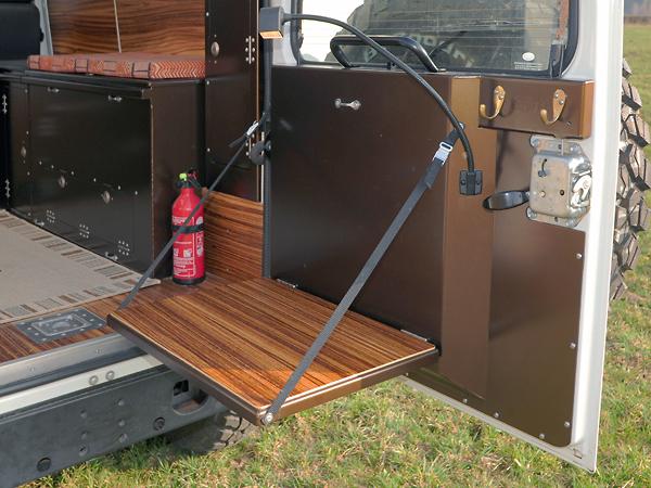Hecktür-Küchenboard, Pulverbeschichtet, ohne/mit Zebrano-Holzplatte