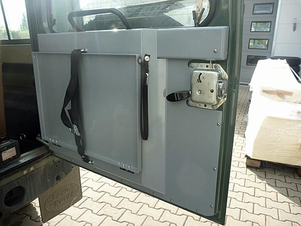 Hecktür-Küchenboard, Pulverbeschichtet, ohne/mit Zebrano-Holzplatte